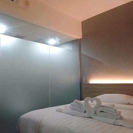 Hotel Marina Airport Семаранг Екстер'єр фото