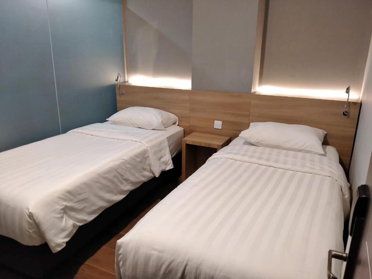 Hotel Marina Airport Семаранг Екстер'єр фото
