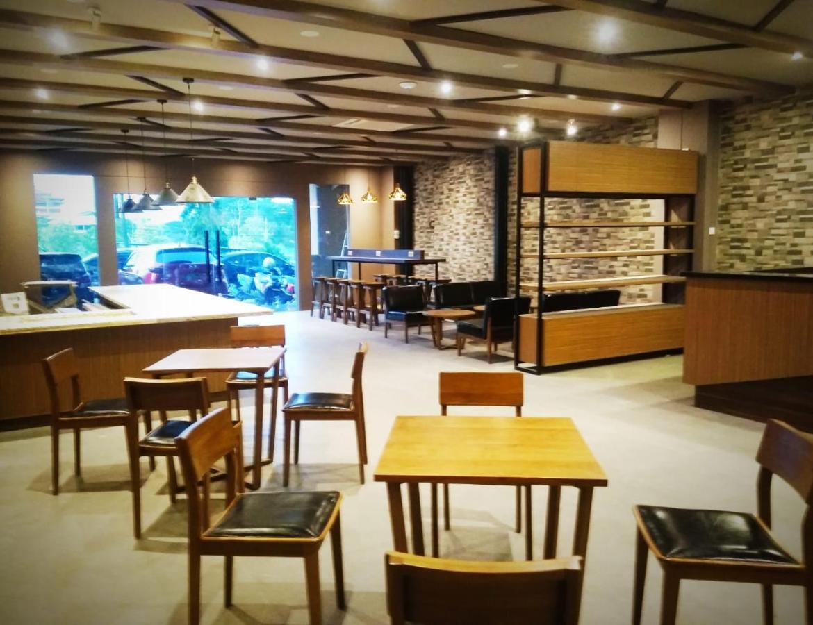 Hotel Marina Airport Семаранг Екстер'єр фото